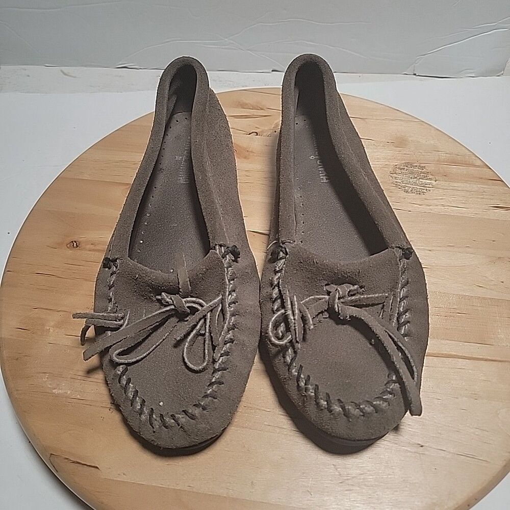 Minnetonka Women's 10 M gray Suede Leather Moc Moccasin Shoes Fringe